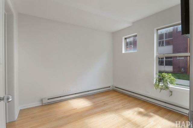 6957 N Western Avenue E, Chicago, IL 60645