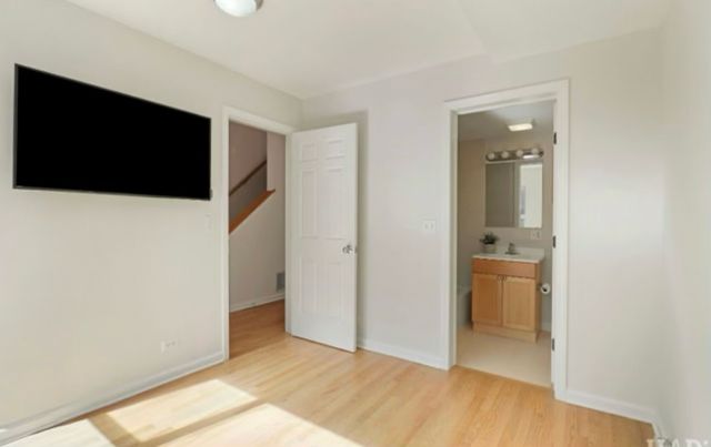 6957 N Western Avenue E, Chicago, IL 60645