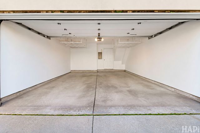 6957 N Western Avenue E, Chicago, IL 60645