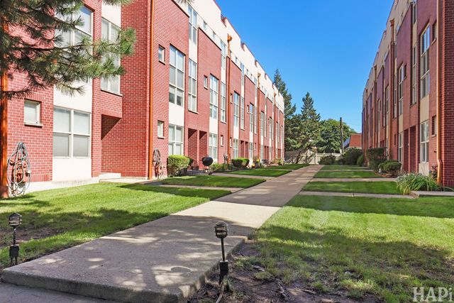 6957 N Western Avenue E, Chicago, IL 60645
