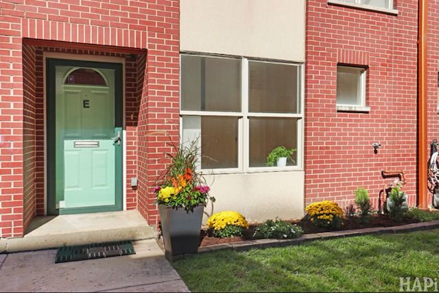 6957 N Western Avenue E, Chicago, IL 60645