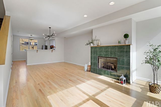 6957 N Western Avenue E, Chicago, IL 60645