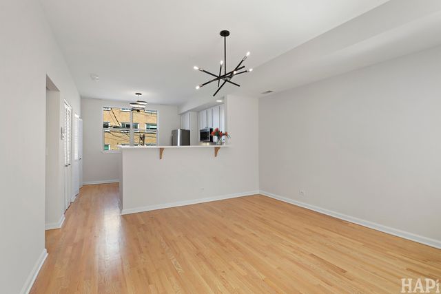 6957 N Western Avenue E, Chicago, IL 60645