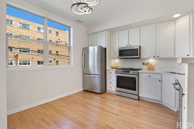 6957 N Western Avenue E, Chicago, IL 60645