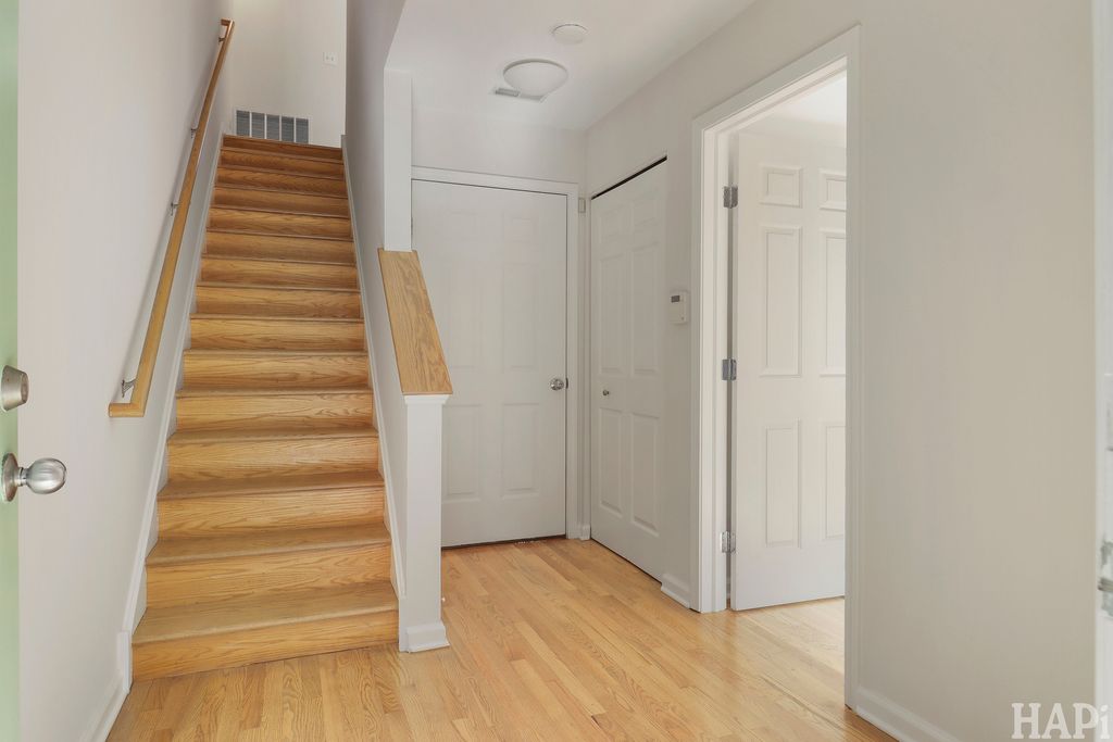 6957 N Western Avenue E, Chicago, IL 60645 — photo 4