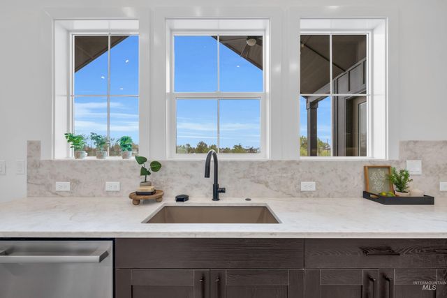 24871 Ardmore Ct, Caldwell, ID 83607