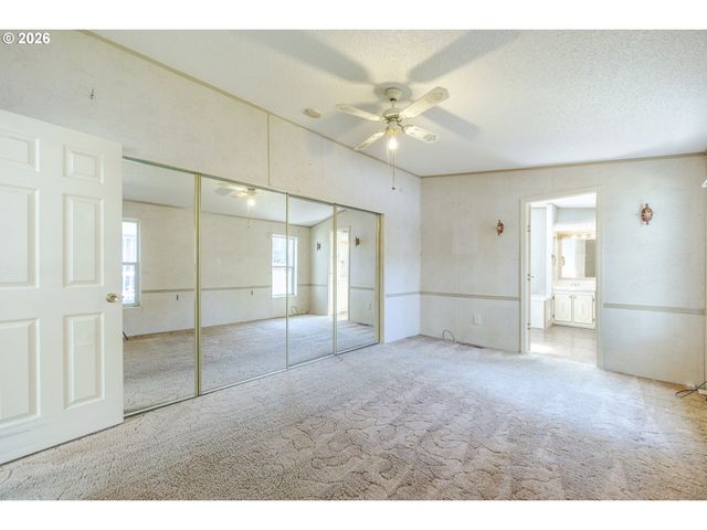 1400 CANDLELIGHT Dr 175, Eugene, OR 97402