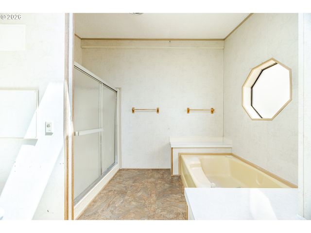 1400 CANDLELIGHT Dr 175, Eugene, OR 97402