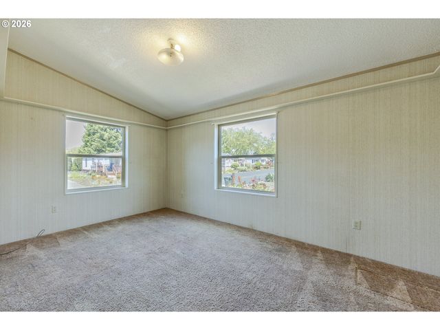 1400 CANDLELIGHT Dr 175, Eugene, OR 97402