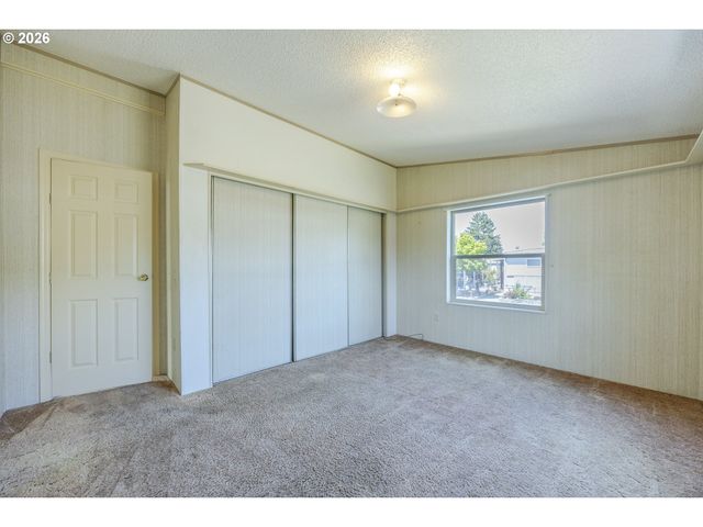1400 CANDLELIGHT Dr 175, Eugene, OR 97402