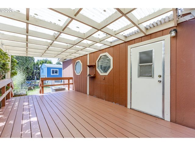 1400 CANDLELIGHT Dr 175, Eugene, OR 97402