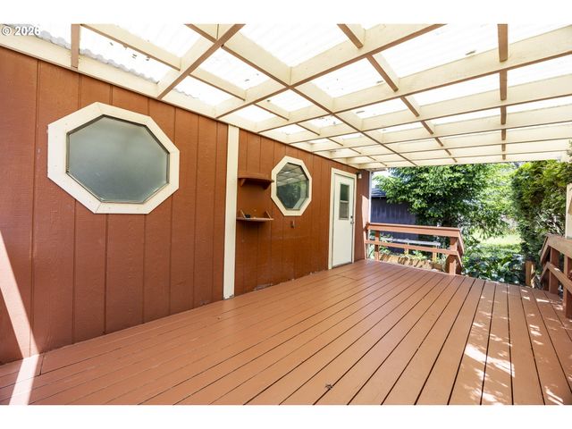 1400 CANDLELIGHT Dr 175, Eugene, OR 97402