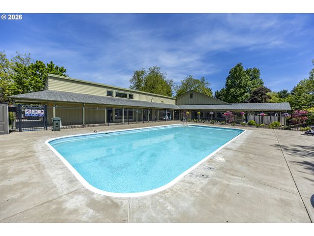 1400 CANDLELIGHT Dr 175, Eugene, OR 97402