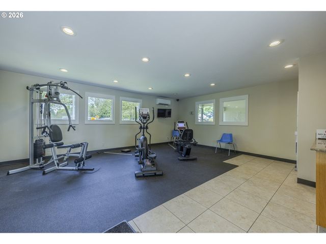 1400 CANDLELIGHT Dr 175, Eugene, OR 97402