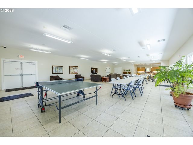 1400 CANDLELIGHT Dr 175, Eugene, OR 97402