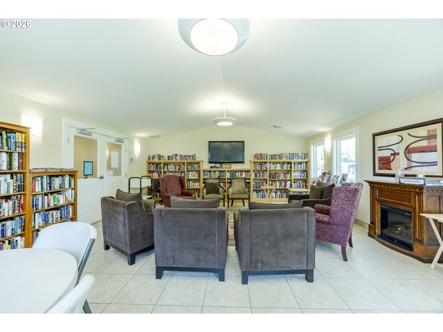 1400 CANDLELIGHT Dr 175, Eugene, OR 97402