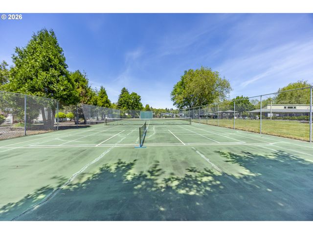 1400 CANDLELIGHT Dr 175, Eugene, OR 97402