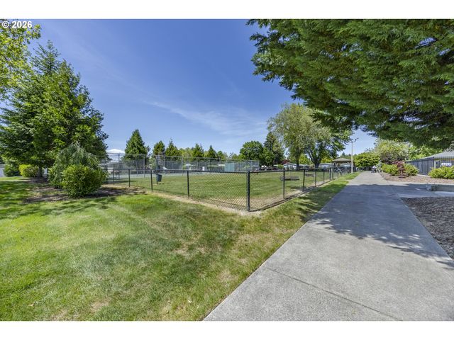 1400 CANDLELIGHT Dr 175, Eugene, OR 97402