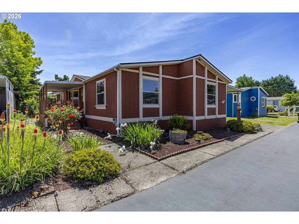 1400 CANDLELIGHT Dr 175, Eugene, OR 97402