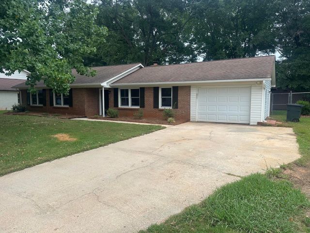 220 River Forest Drive, Boiling Springs, SC 29316