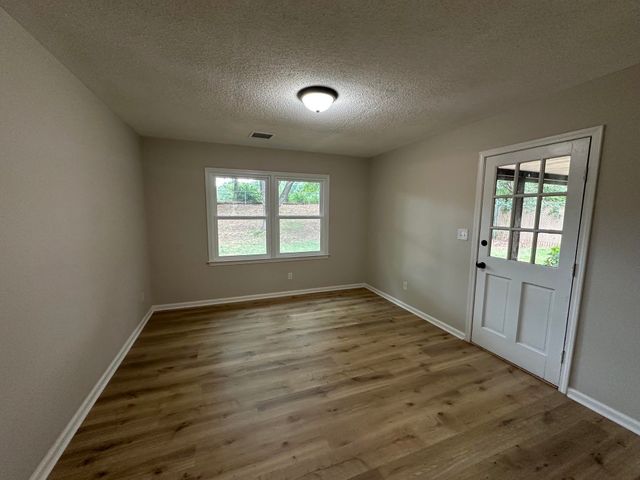 220 River Forest Drive, Boiling Springs, SC 29316
