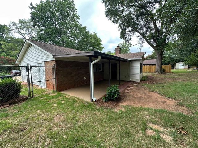 220 River Forest Drive, Boiling Springs, SC 29316