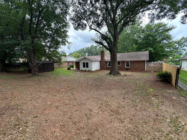 220 River Forest Drive, Boiling Springs, SC 29316