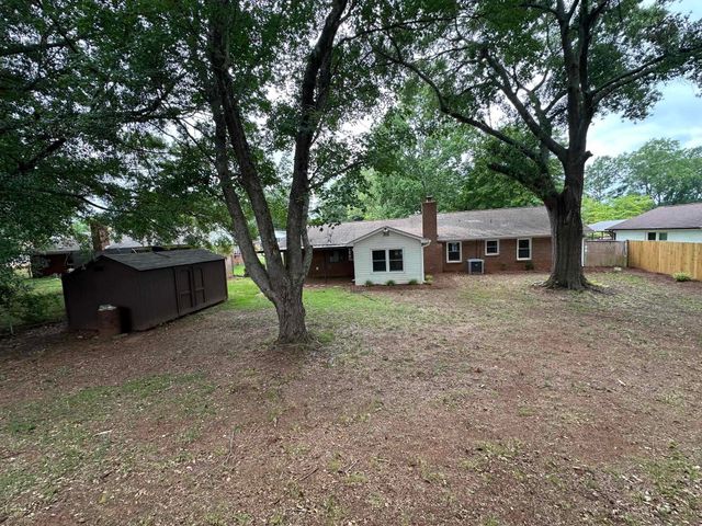 220 River Forest Drive, Boiling Springs, SC 29316