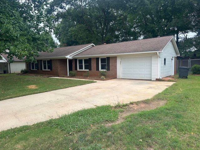 220 River Forest Drive, Boiling Springs, SC 29316