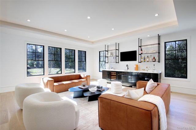 63 Fruitledge Road, Brookville, NY 11545