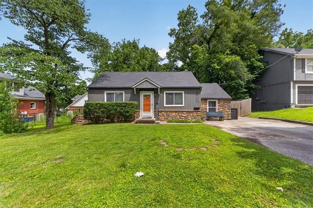 4717 Reinhardt Drive, Roeland Park, KS 66205