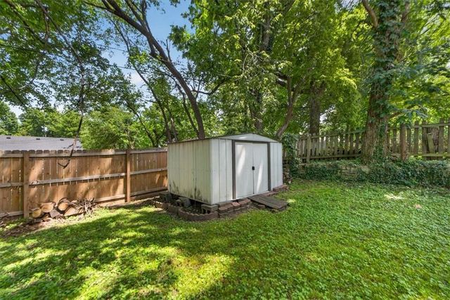 4717 Reinhardt Drive, Roeland Park, KS 66205