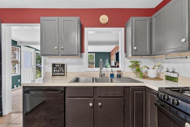 4717 Reinhardt Drive, Roeland Park, KS 66205