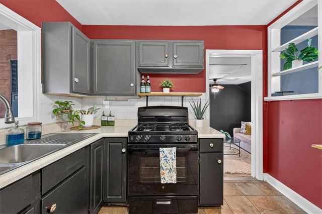 4717 Reinhardt Drive, Roeland Park, KS 66205