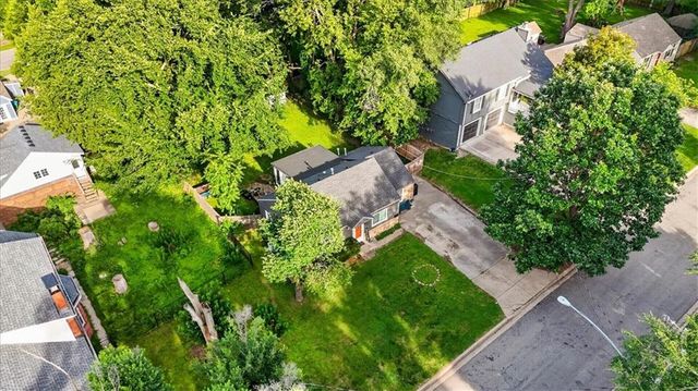 4717 Reinhardt Drive, Roeland Park, KS 66205