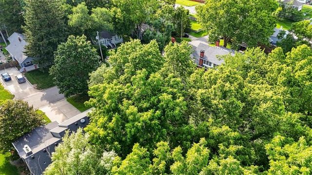 4717 Reinhardt Drive, Roeland Park, KS 66205