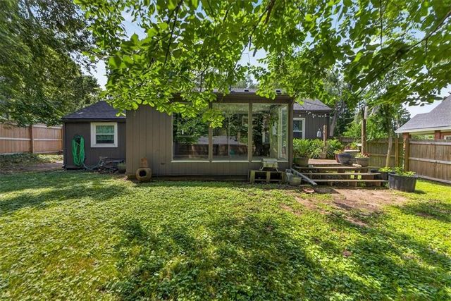 4717 Reinhardt Drive, Roeland Park, KS 66205