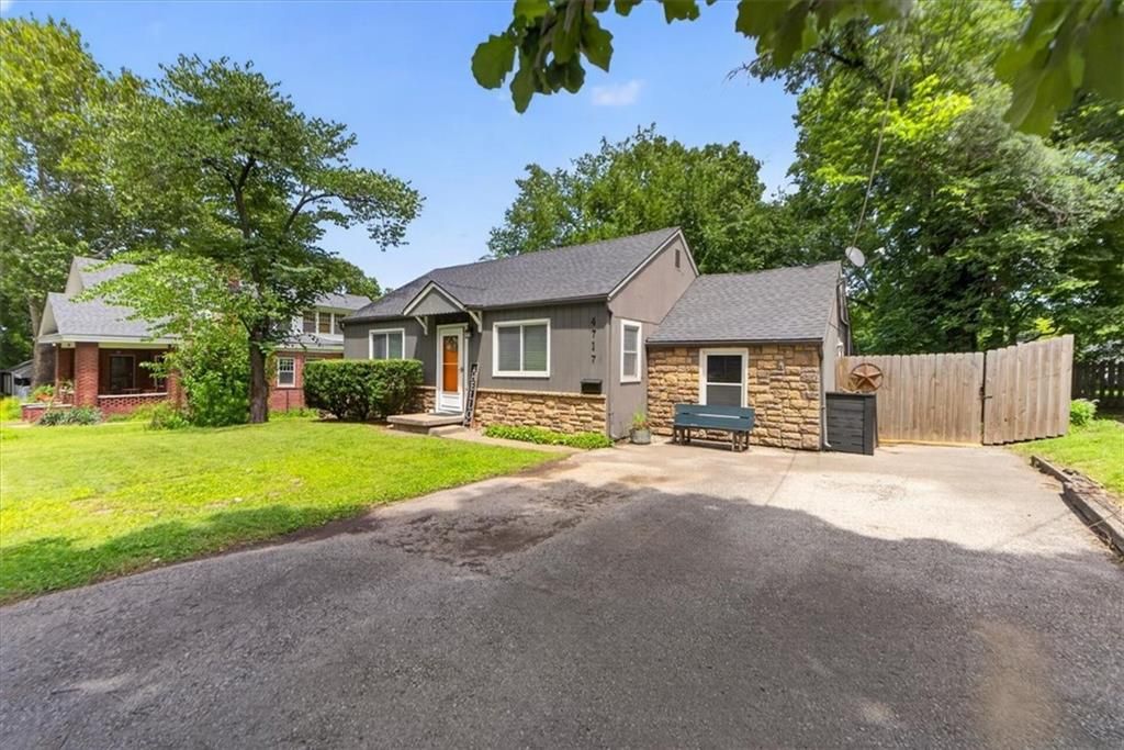 4717 Reinhardt Drive, Roeland Park, KS 66205