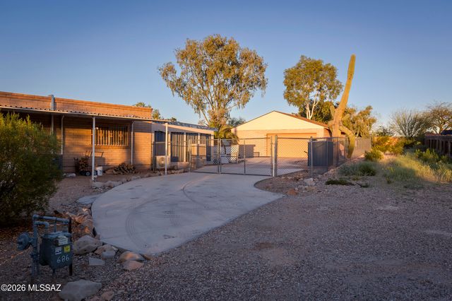 2012 N Horseshoe Trail, Tucson, AZ 85745