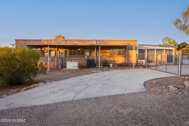 2012 N Horseshoe Trail, Tucson, AZ 85745