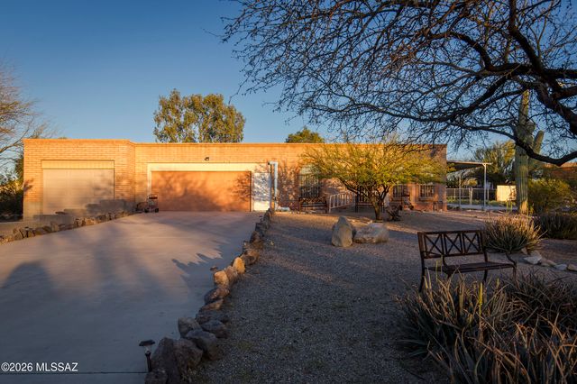 2012 N Horseshoe Trail, Tucson, AZ 85745