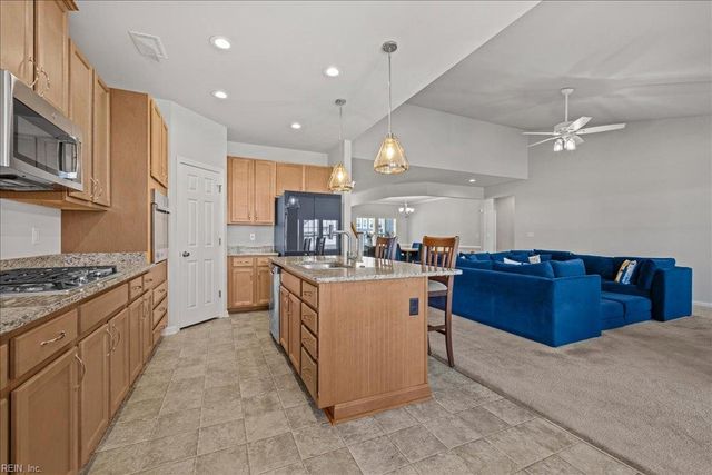 2031 Herons Pointe LN, Suffolk, VA 23434