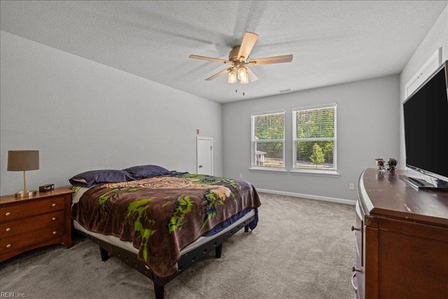 2031 Herons Pointe LN, Suffolk, VA 23434
