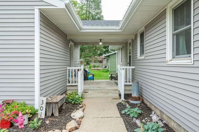 301 5th Street Place SE, Altoona, IA 50009