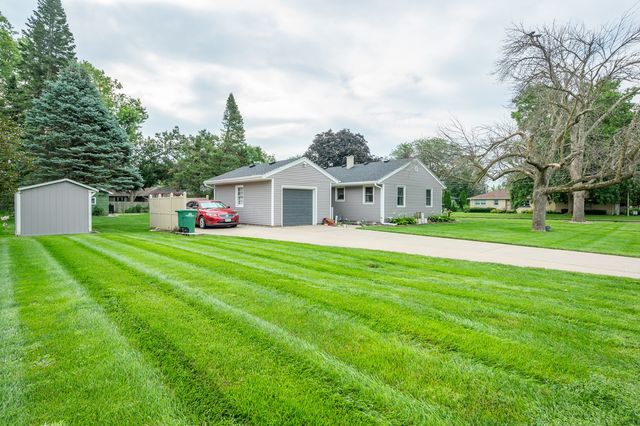 301 5th Street Place SE, Altoona, IA 50009