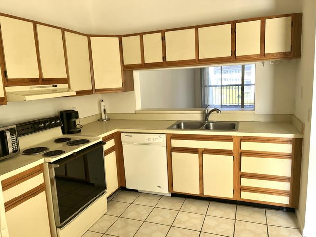 237 Cypress Point Drive 237, Palm Beach Gardens, FL 33418