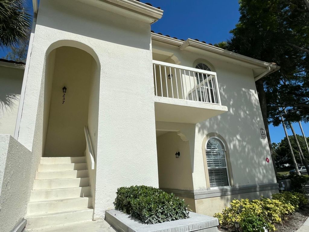 237 Cypress Point Drive 237, Palm Beach Gardens, FL 33418