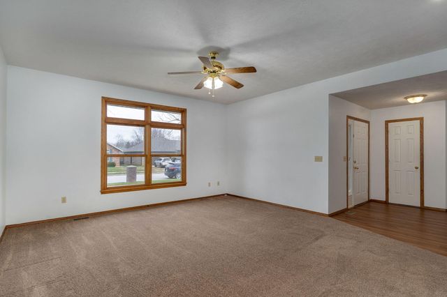 3559 S Swan Avenue, Springfield, MO 65807