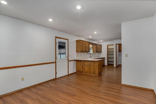 3559 S Swan Avenue, Springfield, MO 65807