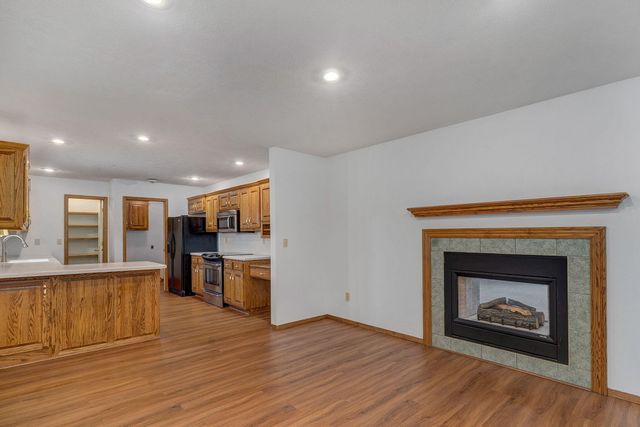 3559 S Swan Avenue, Springfield, MO 65807